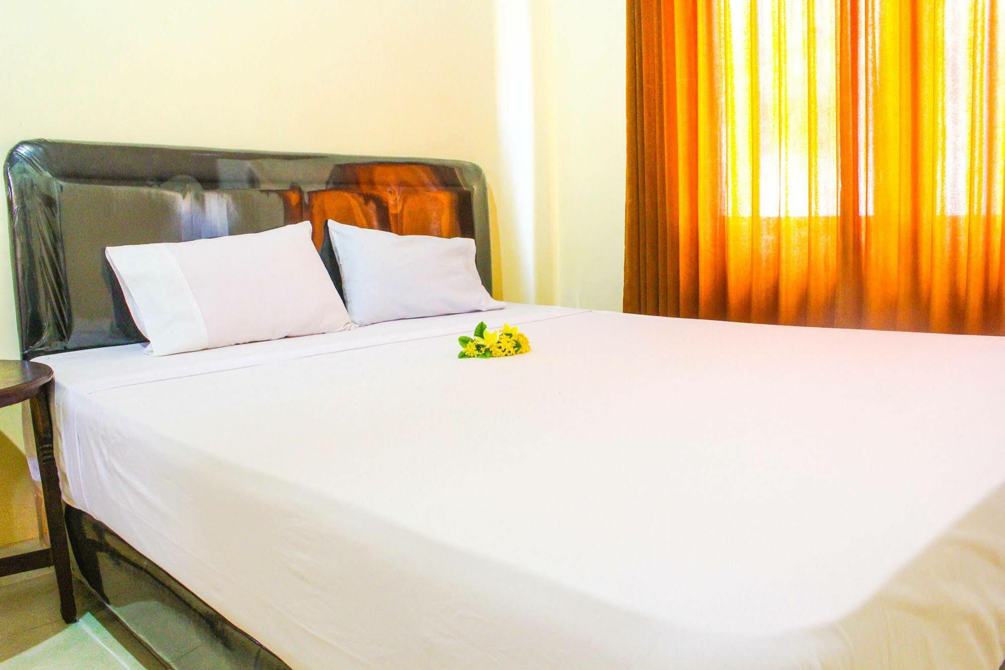 Lolo Beach Inn 레기안 외부 사진